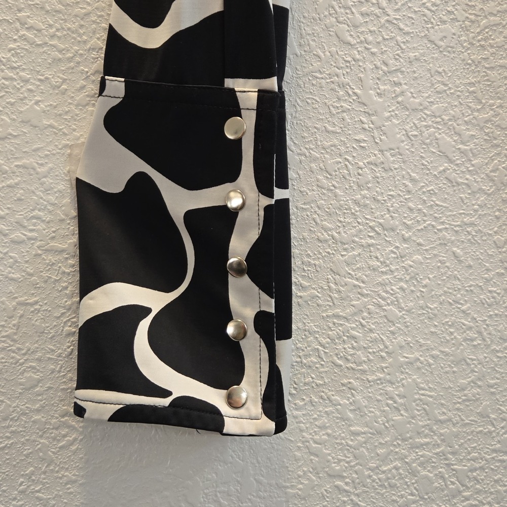 Newport News Giraffe Print Blouse Women's Small Black White Button Front Shirt - Picture 7 of 16